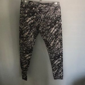 Black and white patterned MNY leggings.